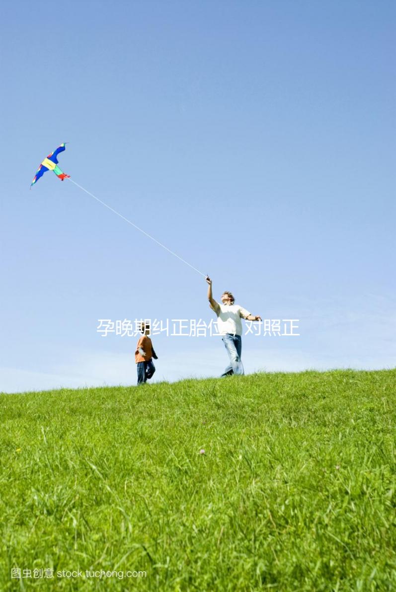 孕晚期糾正胎位,對(duì)照正確的膝胸臥位圖片是關(guān)鍵